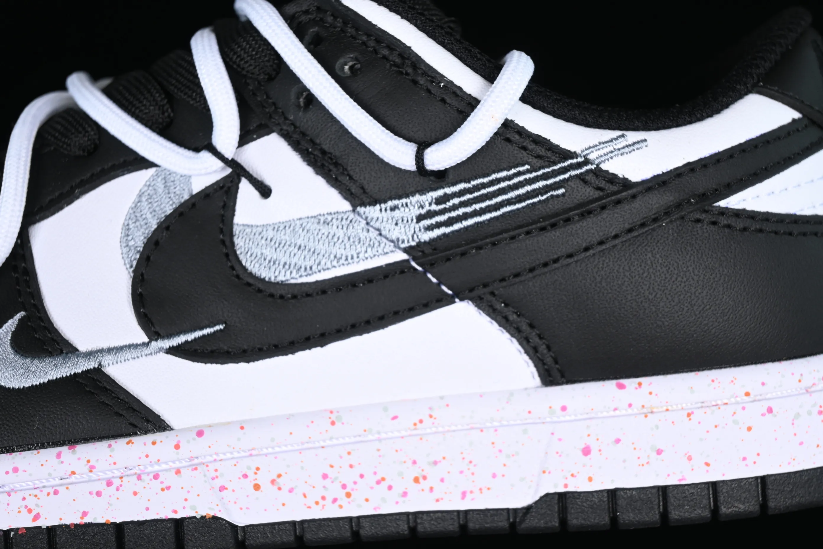 All Categories Nk SB Dunk Series Nk SB Dunk Low Low-top sneakers Gift box version Nk Dunk Low "Multi Color" Vibrant three hooks Customized version of deconstructed strap casual sneakers FD4623-131